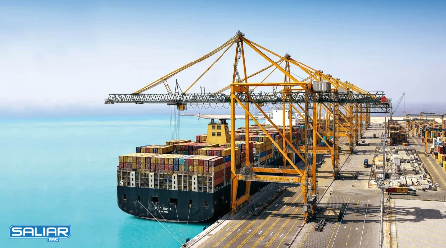 جرثقیل دروازه ای در بندر