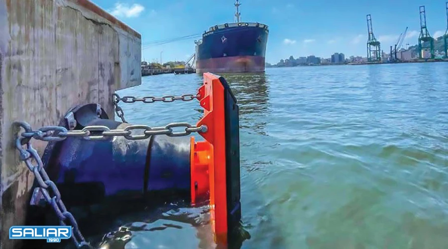 فندر و صربه گیر در اسکله 